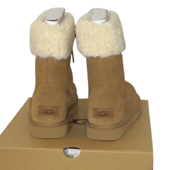 NWT UGG WOMEN'S CLASSIC SHORT CHESTNUT SUEDE SHEARLING LINED SARISSA BOOTS - 7 - Picture 2 of 7
